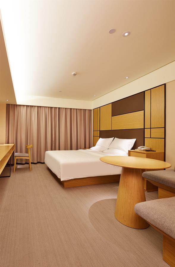 Ji Hotel Shanghai Guangda Liuzhou Road Exterior photo