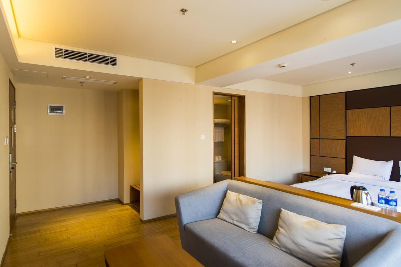 Ji Hotel Shanghai Guangda Liuzhou Road Exterior photo